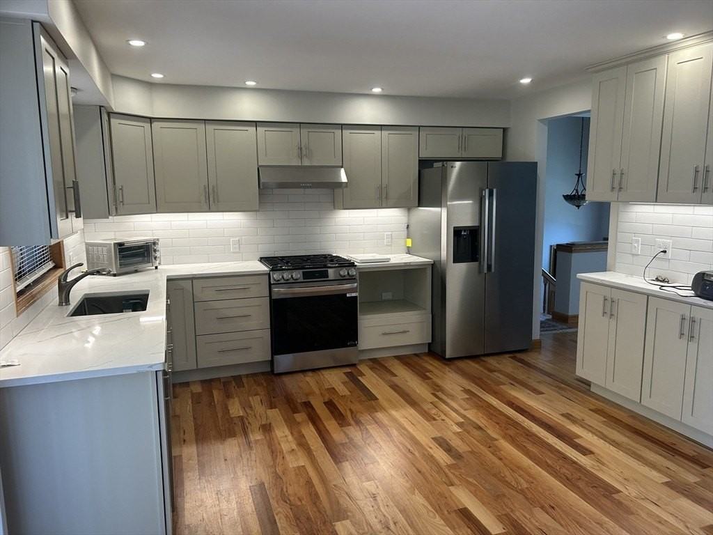 20 Breeze Dr - Photo 3 of 25