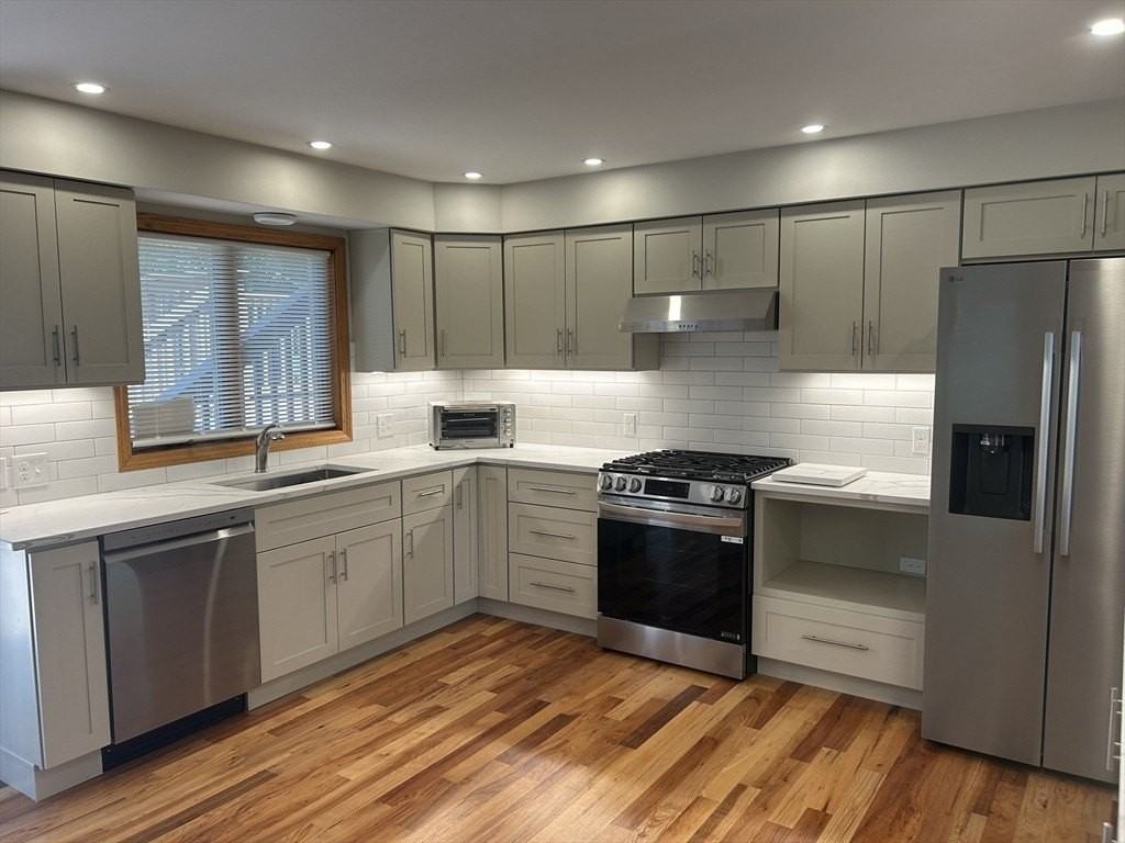 20 Breeze Dr - Photo 4 of 25