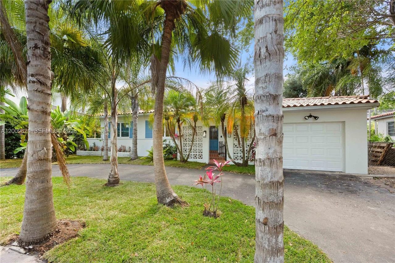 5614 San Vicente St - Photo 3 of 8