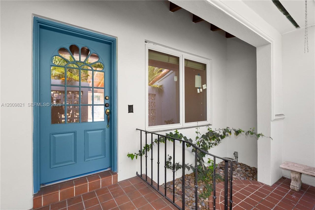 5614 San Vicente St - Photo 4 of 8
