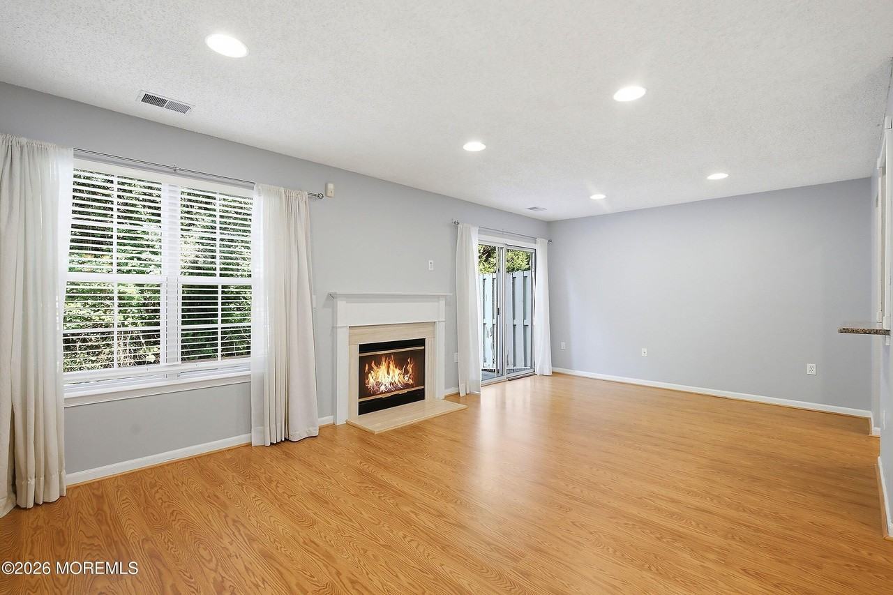 702 Carnation Dr #702 - Photo 5 of 31