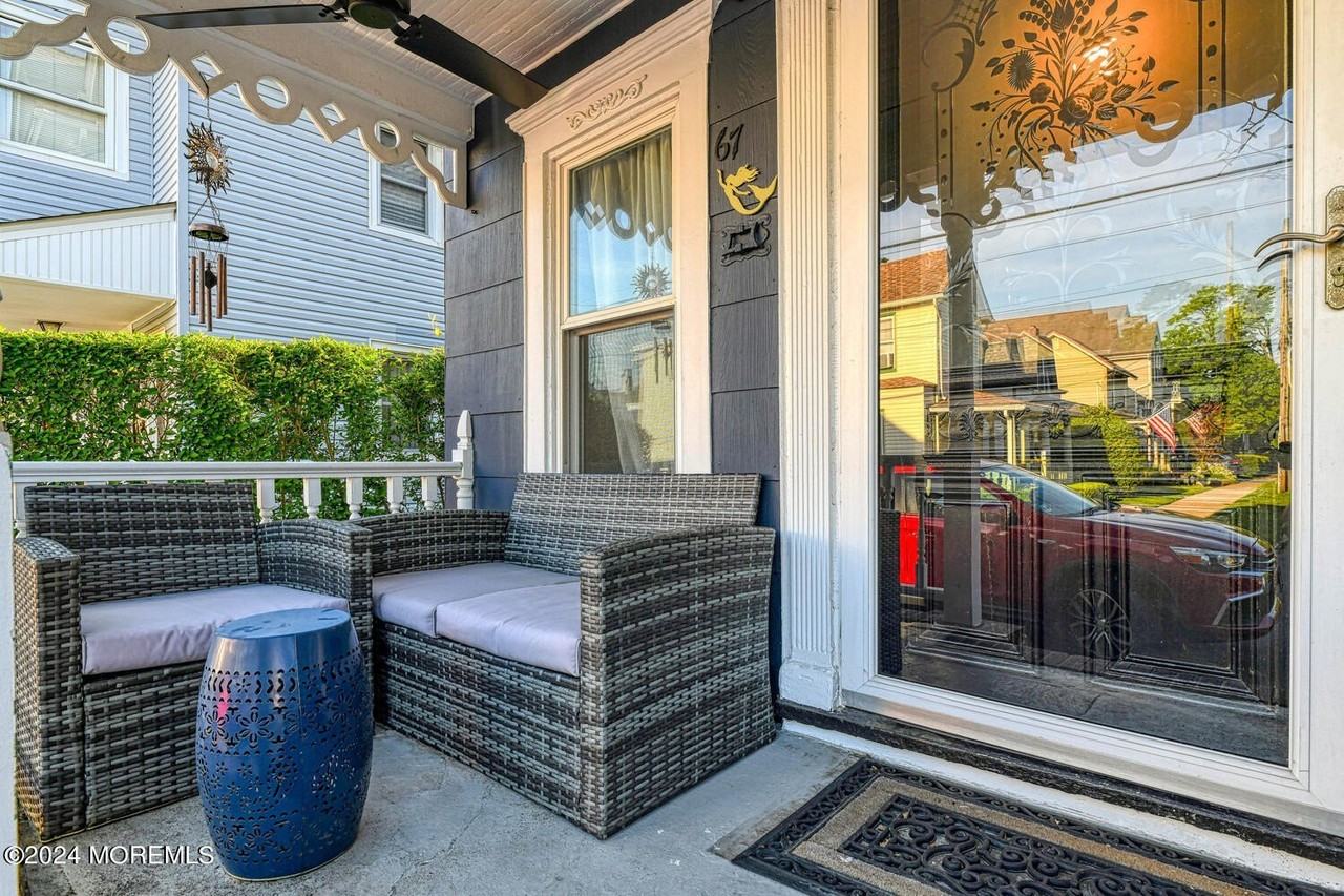 67 Delaware Ave - Photo 4 of 33