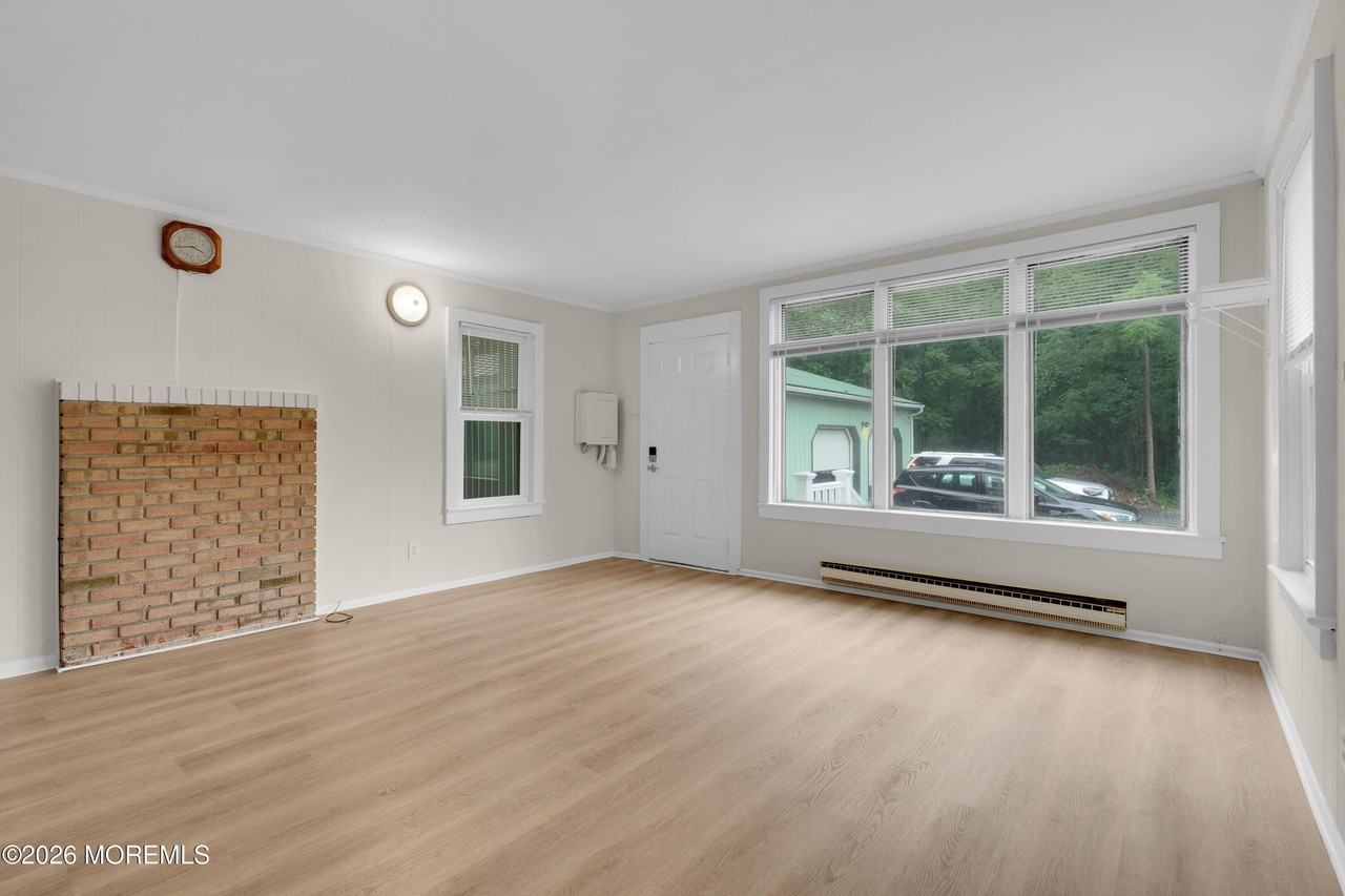 302 Schoolhouse Rd #B - Photo 5 of 15
