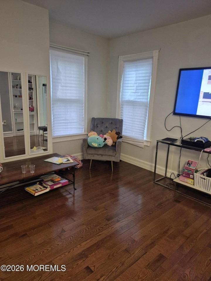 366 Lake Ave - Photo 2 of 13