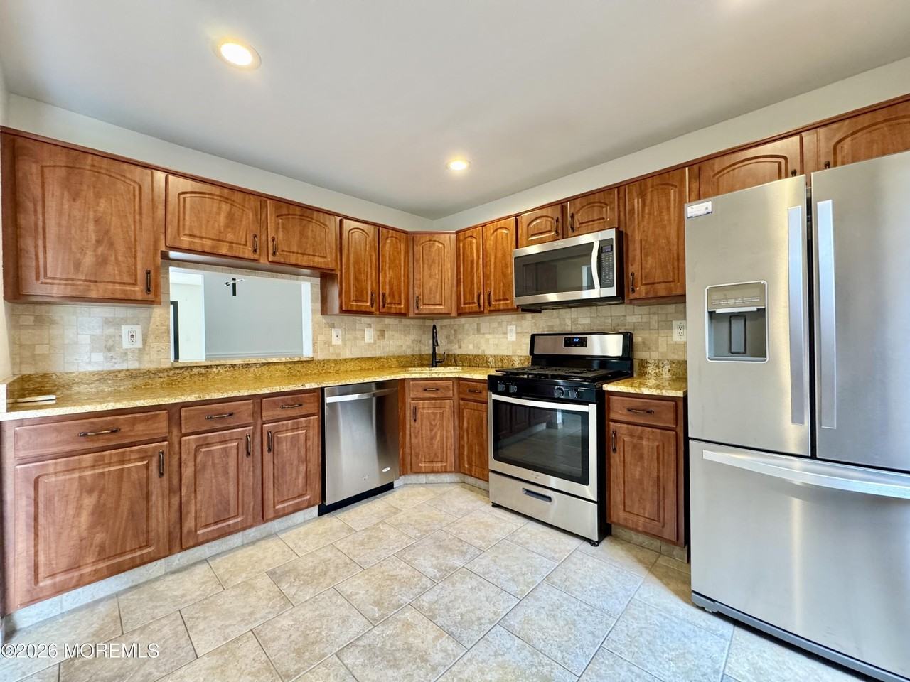 207 Lindsey Ct - Photo 7 of 13