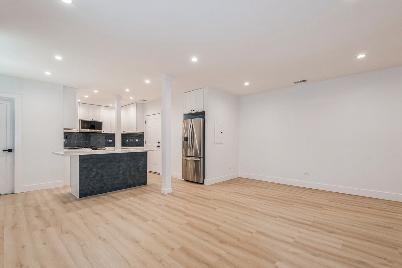 1535 W Estes Ave #G - Photo 5 of 24