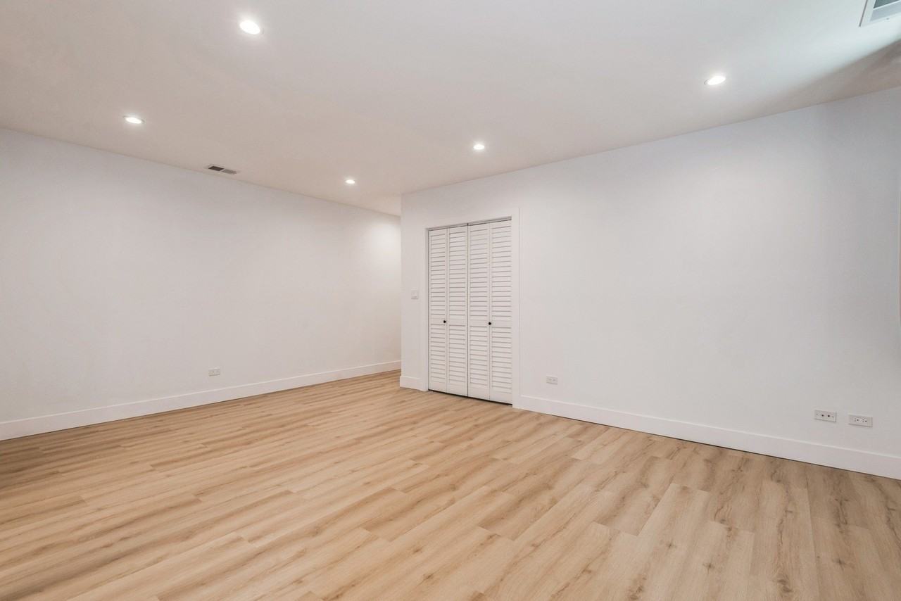 1535 W Estes Ave #G - Photo 7 of 24