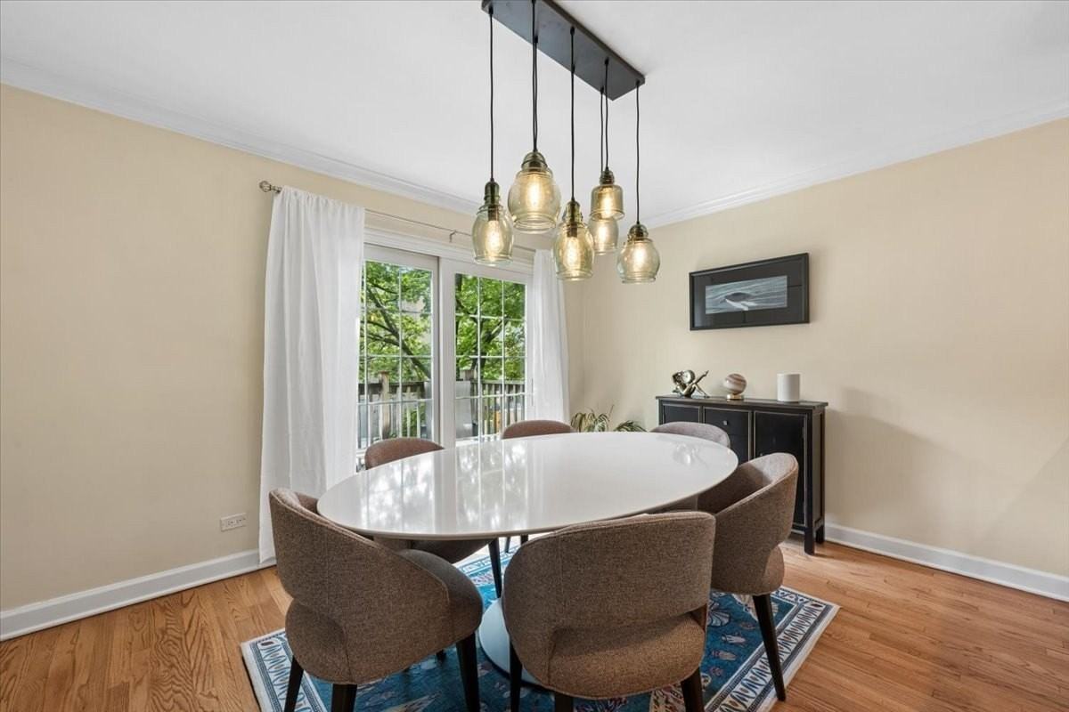 2304 N Lakewood Ave #2304 - Photo 6 of 22
