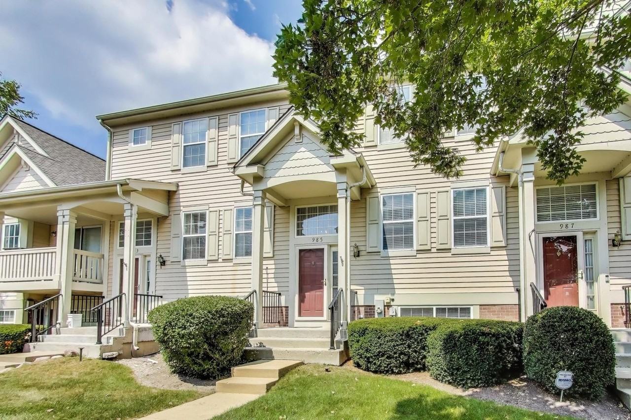985 Manchester Cir #985 - Photo 2 of 23