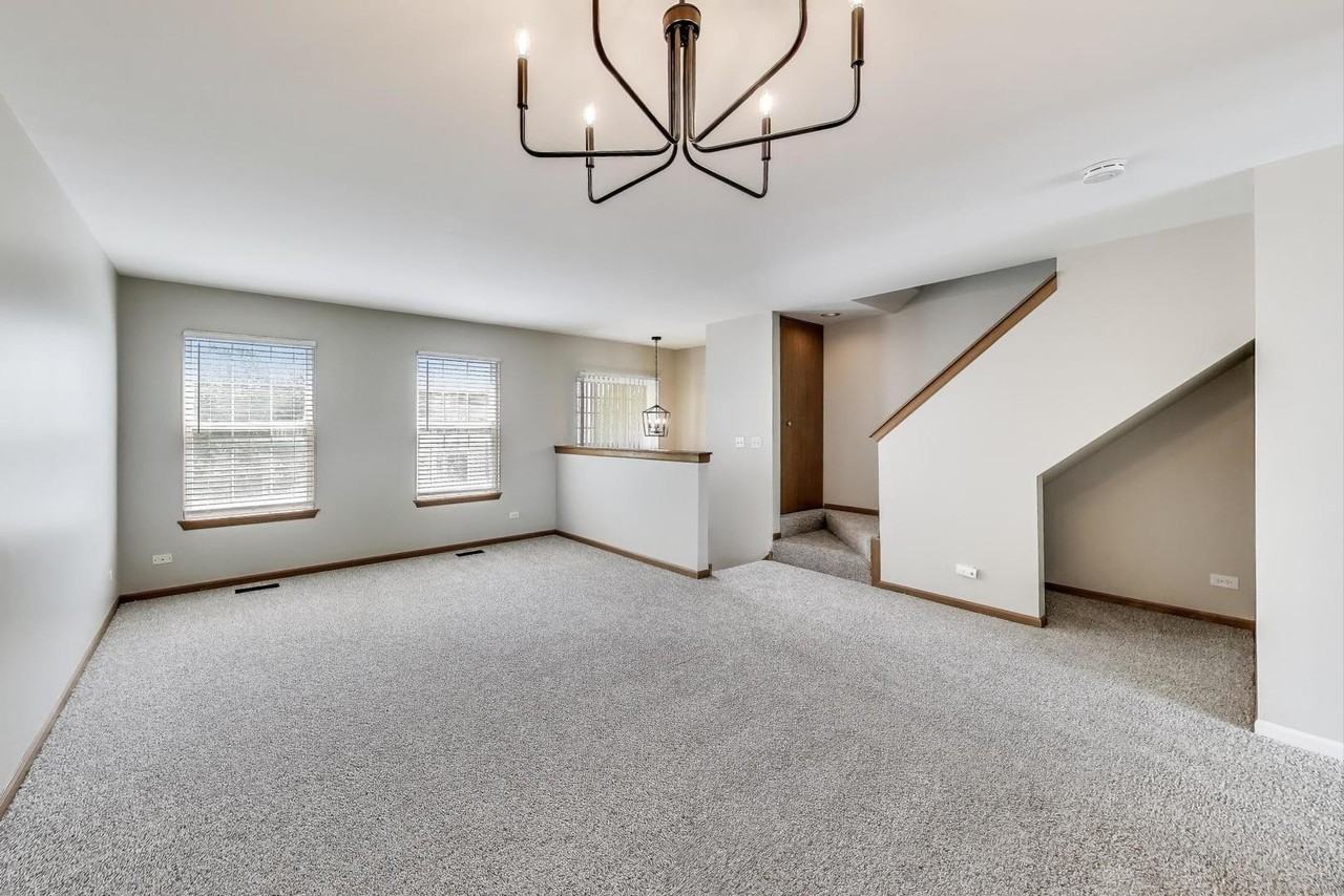 985 Manchester Cir #985 - Photo 5 of 23