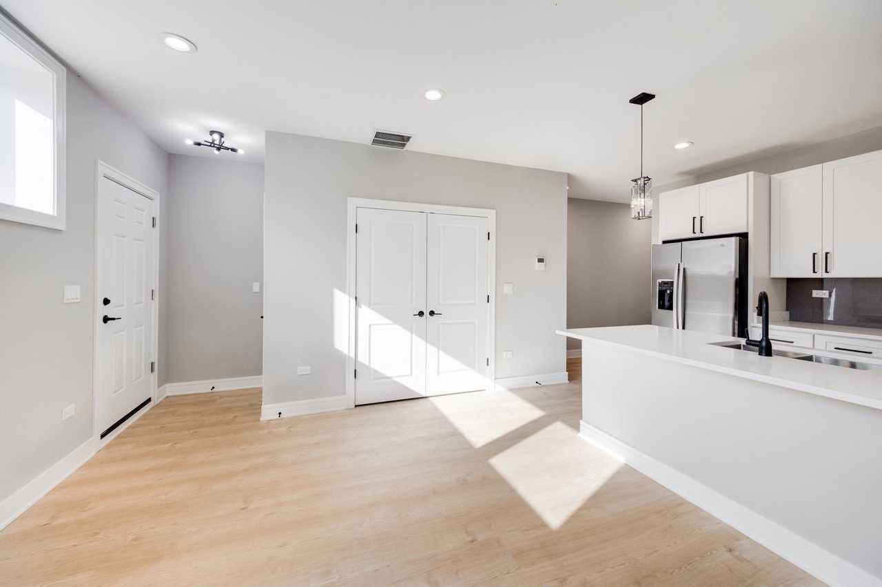 6639 S Langley Ave #1 - Photo 5 of 16