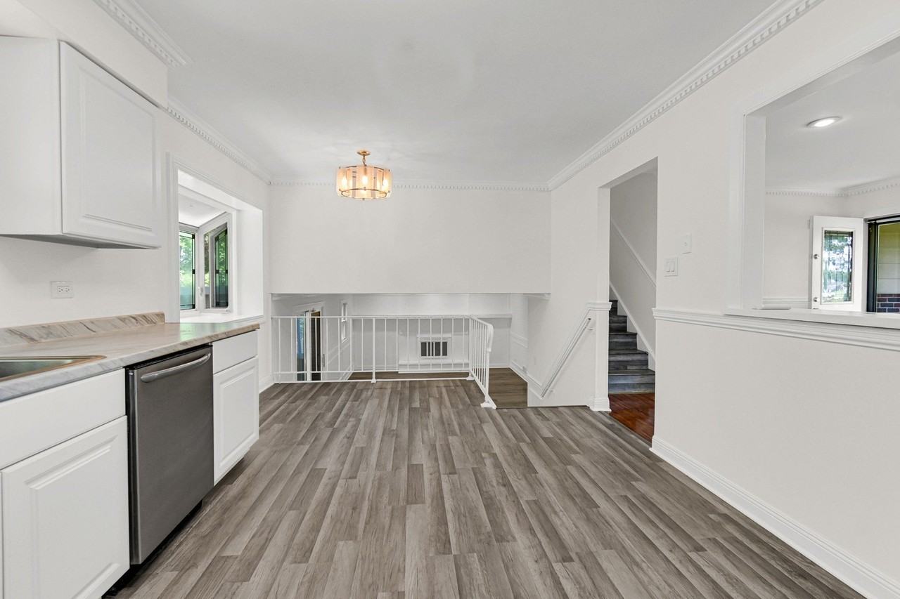 3252 87th St - Photo 5 of 26