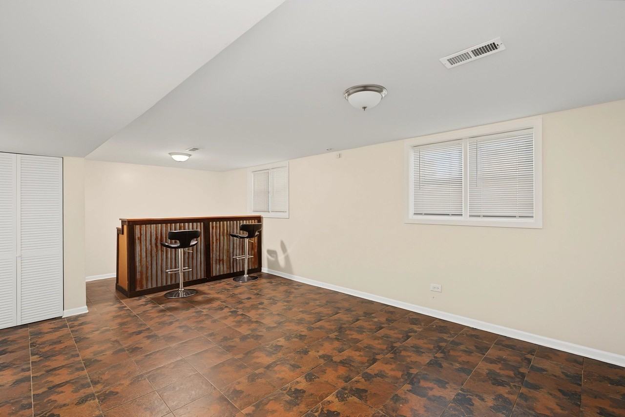 2826 186th St - Photo 3 of 14