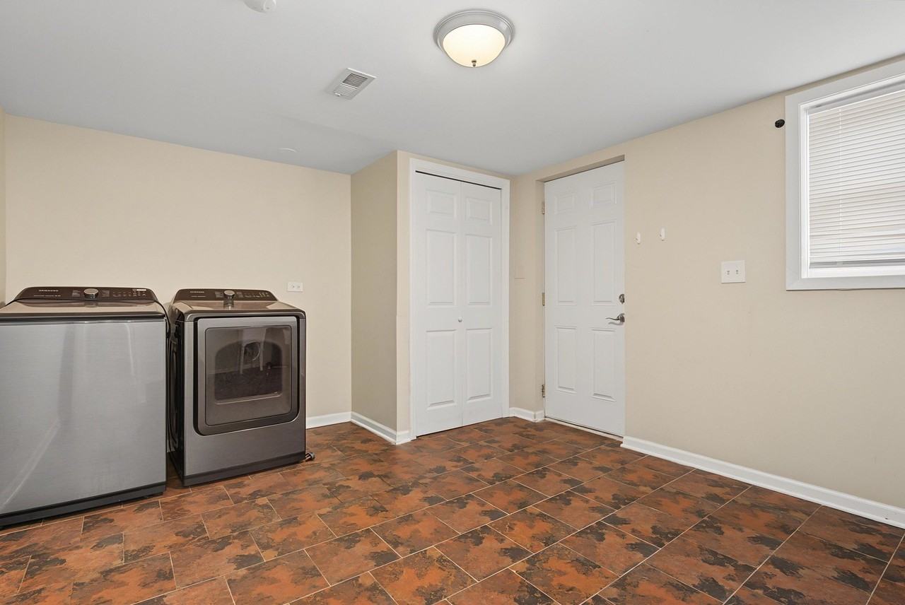 2826 186th St - Photo 4 of 14