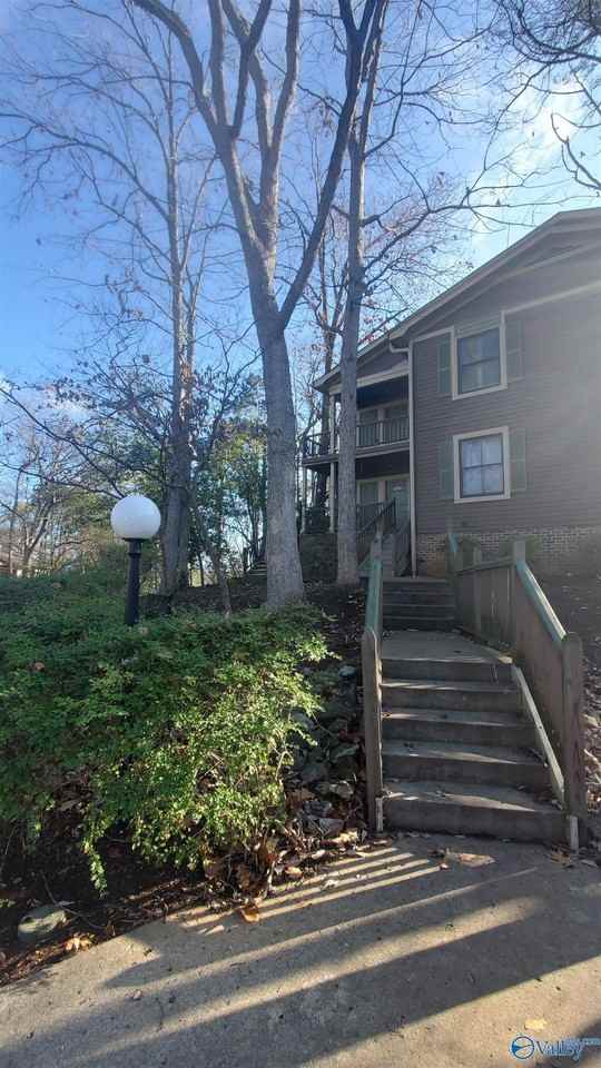 2090 Greenwood Pl Sw - Photo 2 of 9