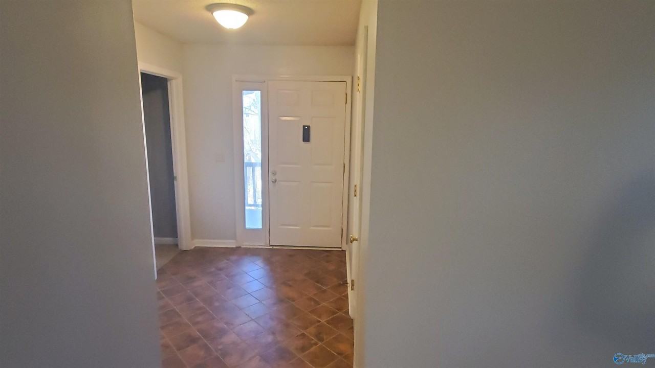 2090 Greenwood Pl Sw - Photo 3 of 9