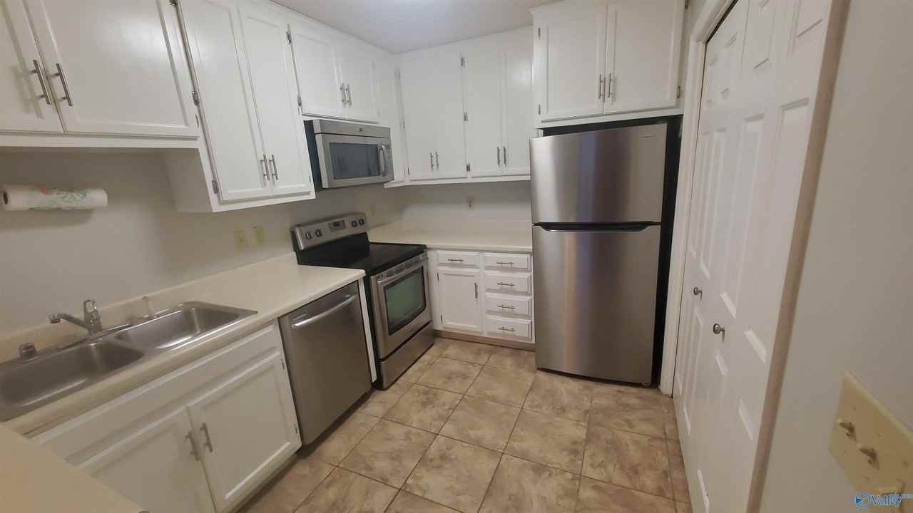 2090 Greenwood Pl Sw - Photo 5 of 9