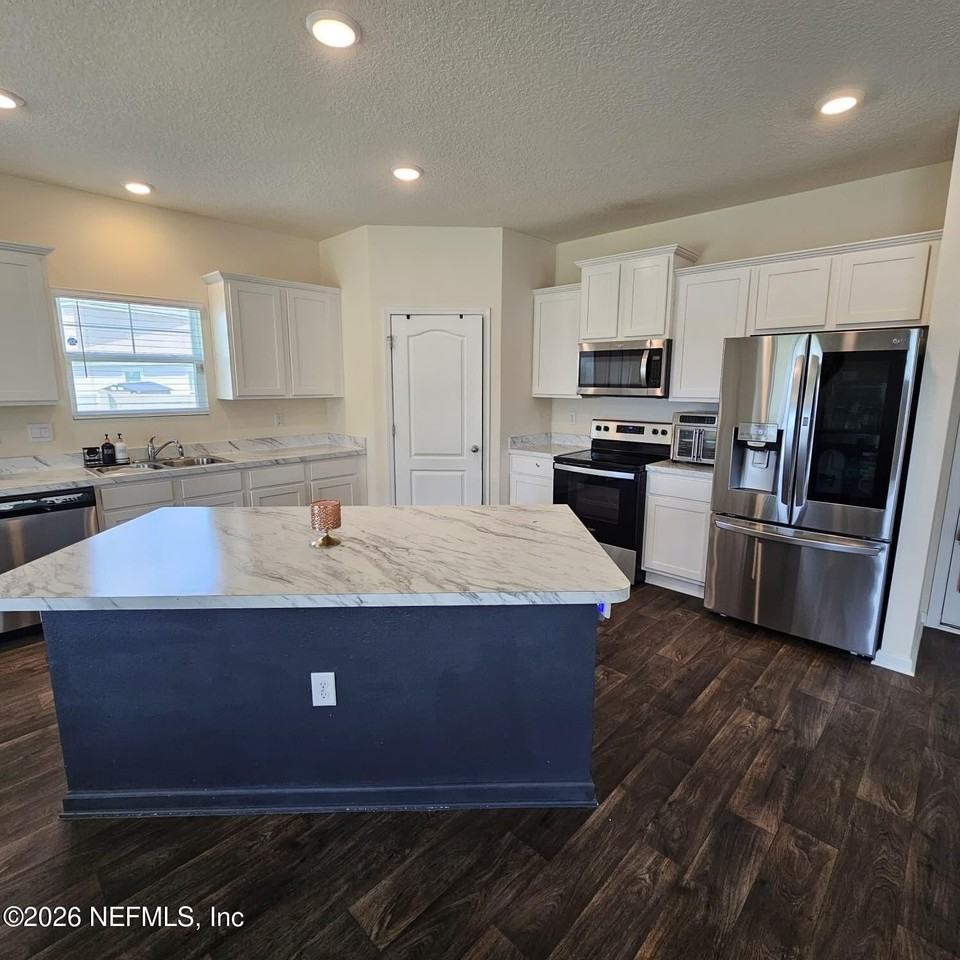 2144 Province St - Photo 3 of 26