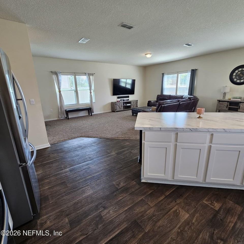 2144 Province St - Photo 7 of 26
