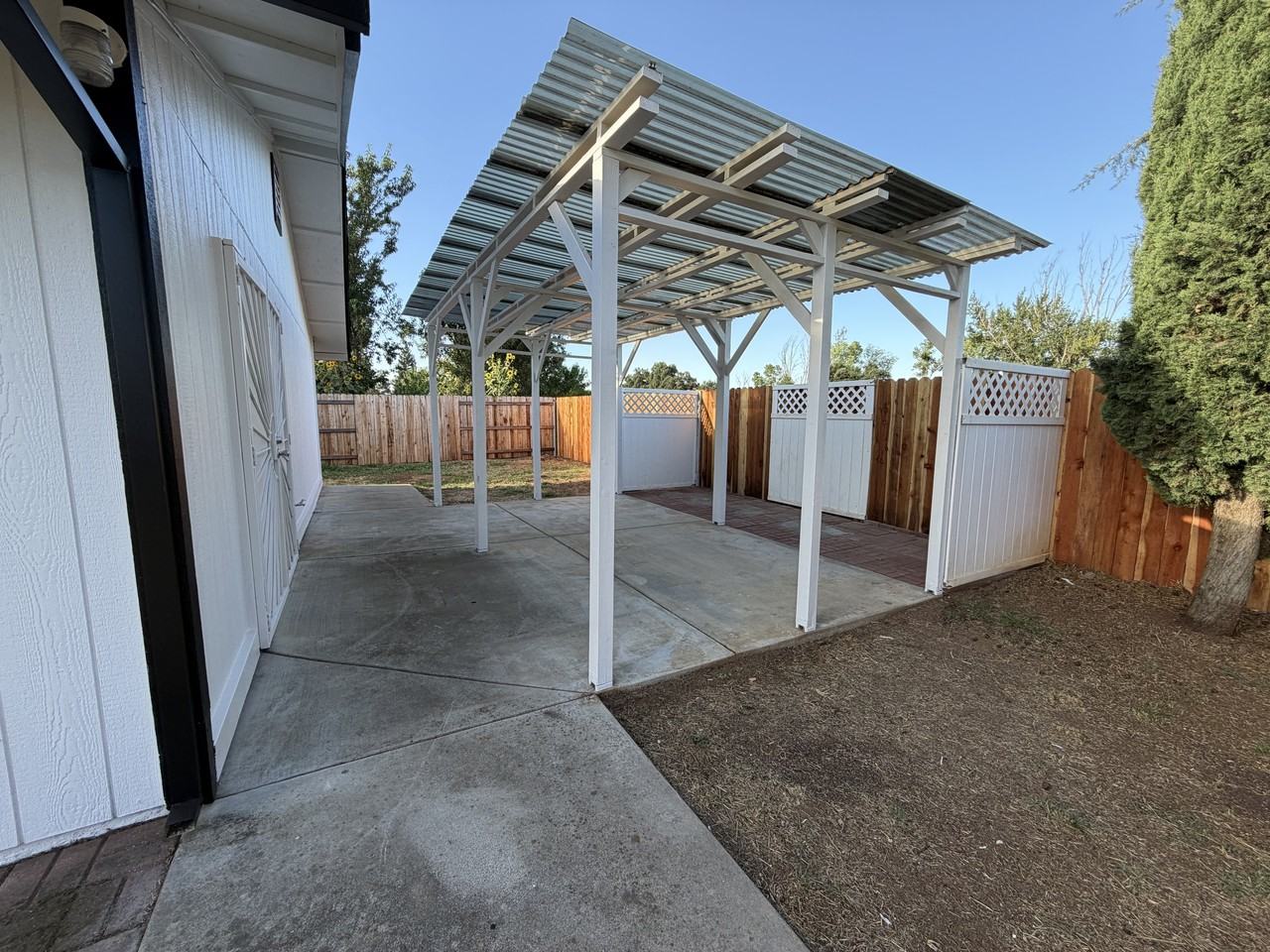 817 Redwood Ave #1 - Photo 3 of 12