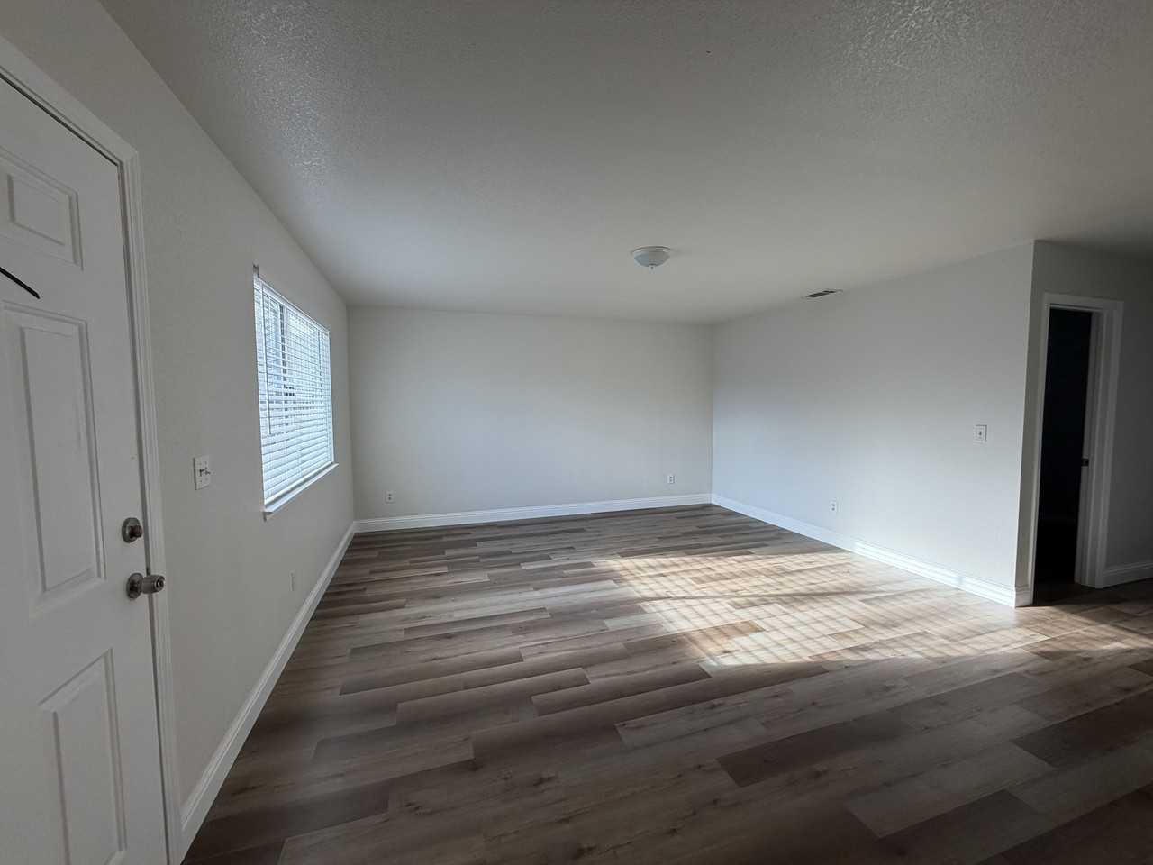 817 Redwood Ave #1 - Photo 4 of 12