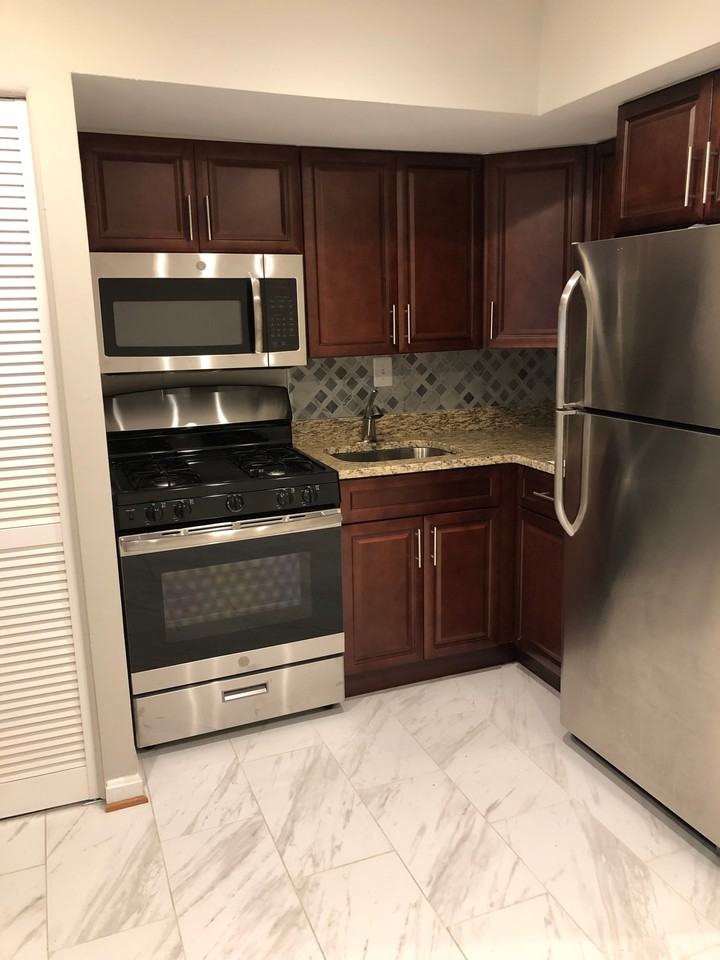 1204 Westview Ter - Photo 6 of 18