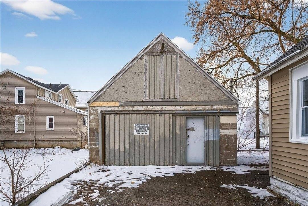127 Conkey Ave - Photo 2 of 31