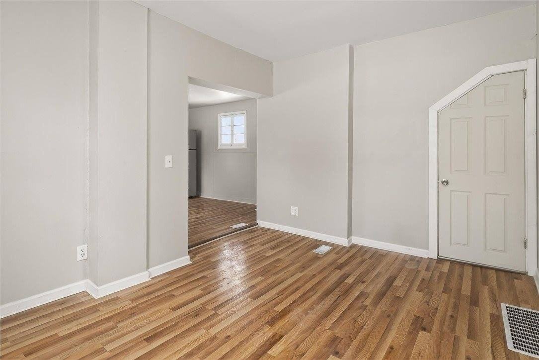 127 Conkey Ave - Photo 3 of 31