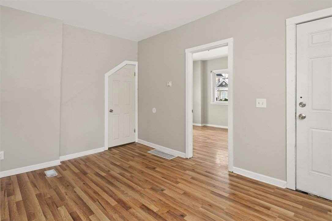 127 Conkey Ave - Photo 4 of 31
