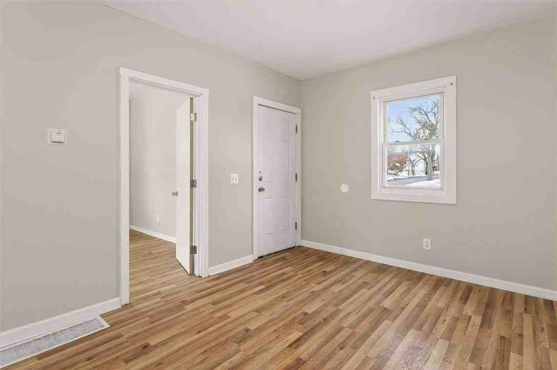 127 Conkey Ave - Photo 5 of 31