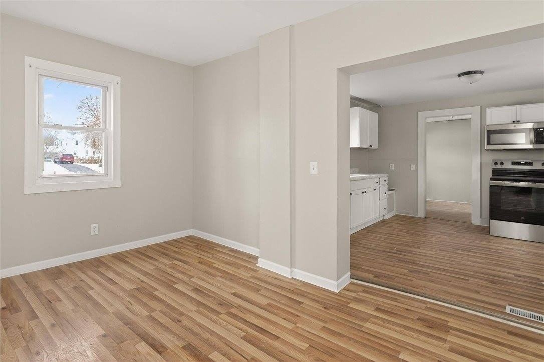 127 Conkey Ave - Photo 6 of 31