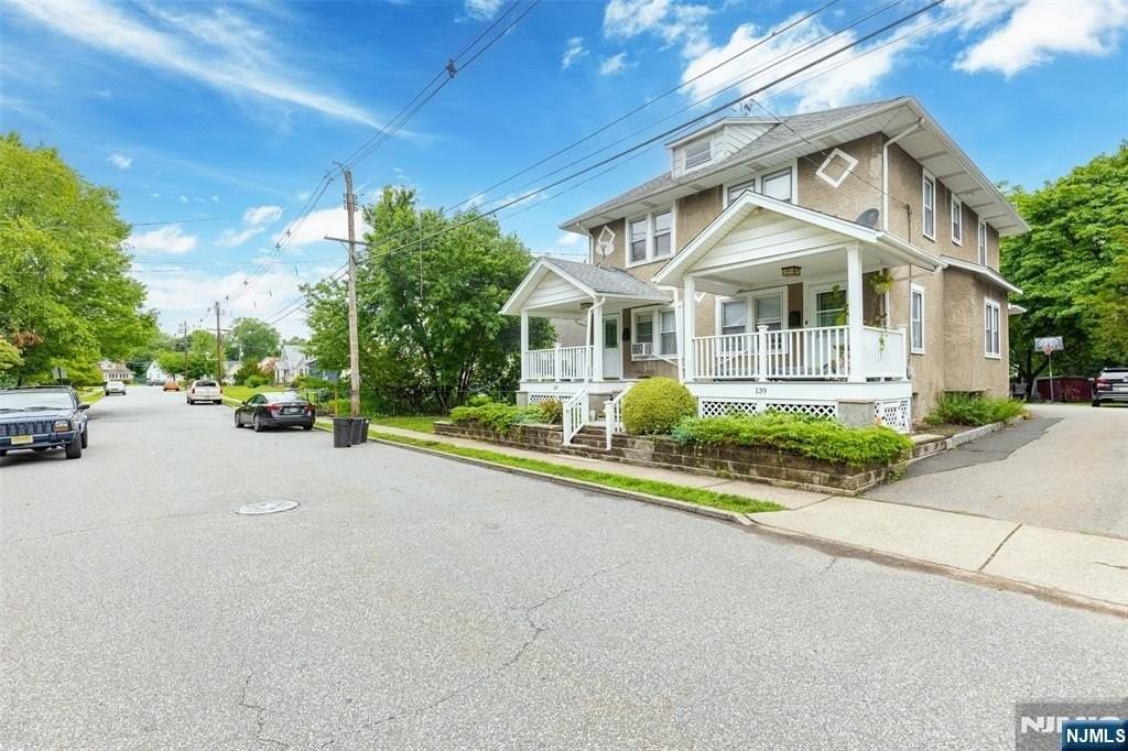 139 Van Ave - Photo 2 of 23