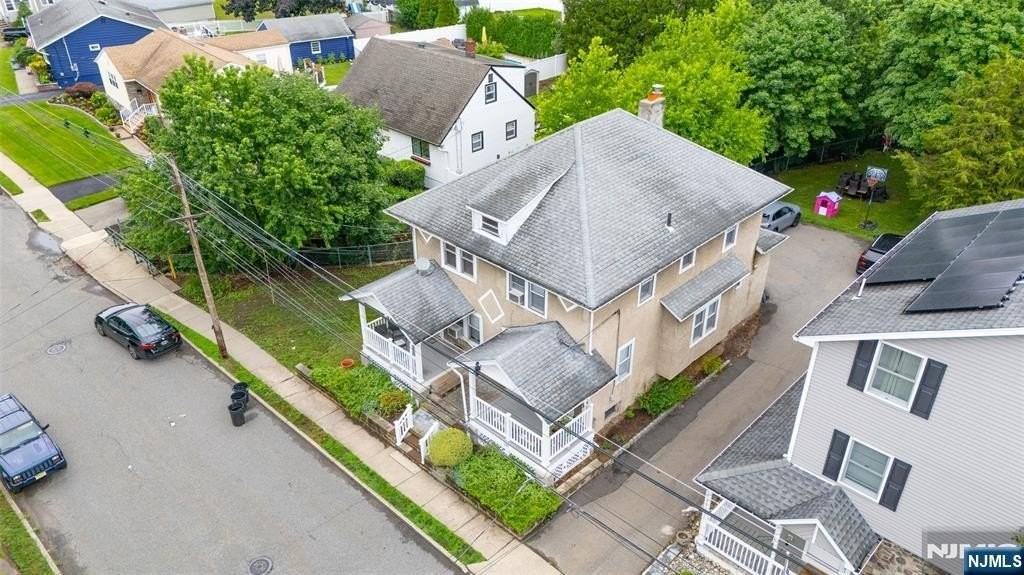139 Van Ave - Photo 3 of 23