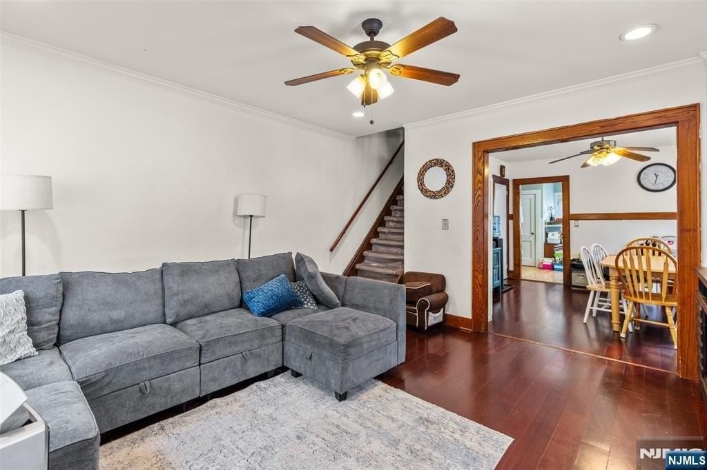 139 Van Ave - Photo 6 of 23