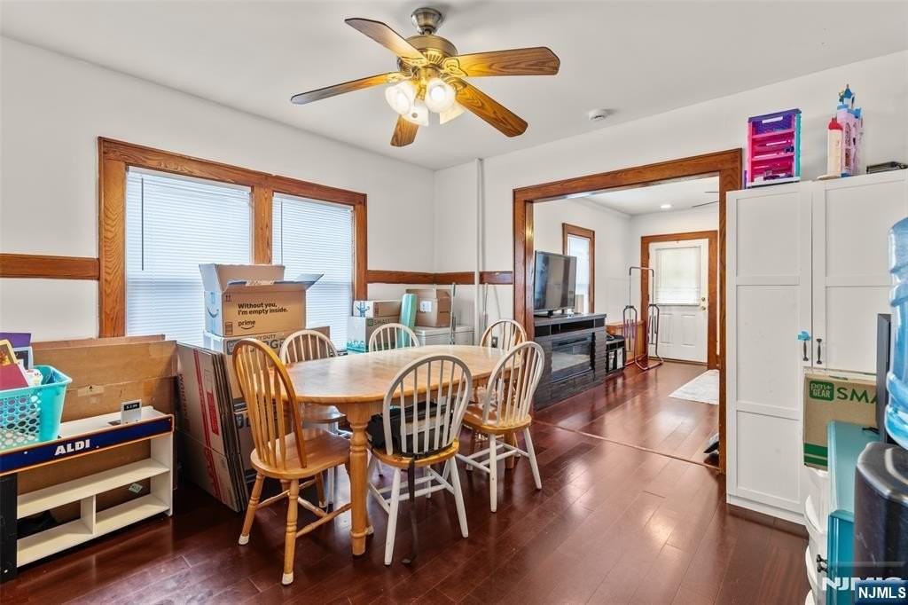 139 Van Ave - Photo 7 of 23