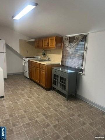 222 Union Ave #2ndFOR - Photo 6 of 9
