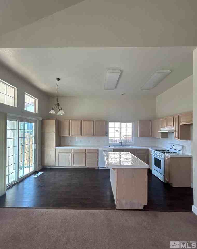 1465 Ridge Point Dr - Photo 4 of 19