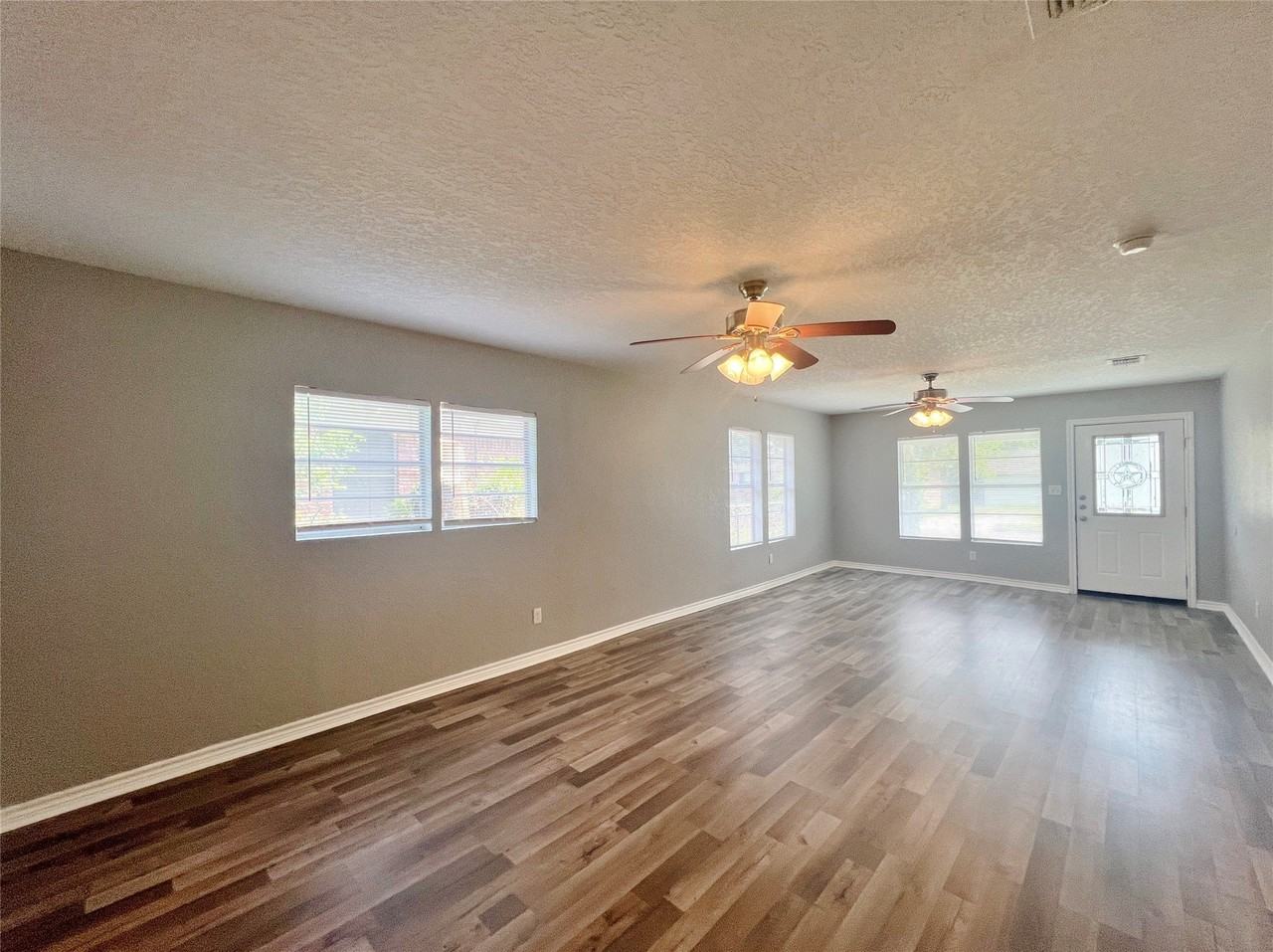 450 Everett St - Photo 5 of 20