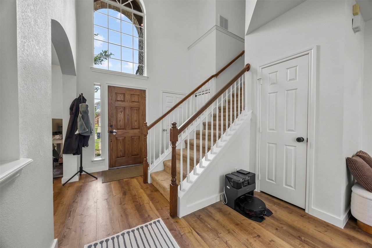 4844 Jodi Dr - Photo 4 of 30