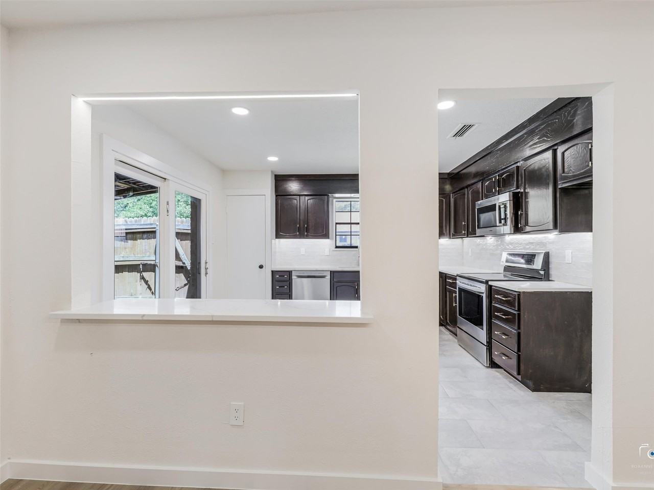 2212 Benbrook Dr - Photo 6 of 34