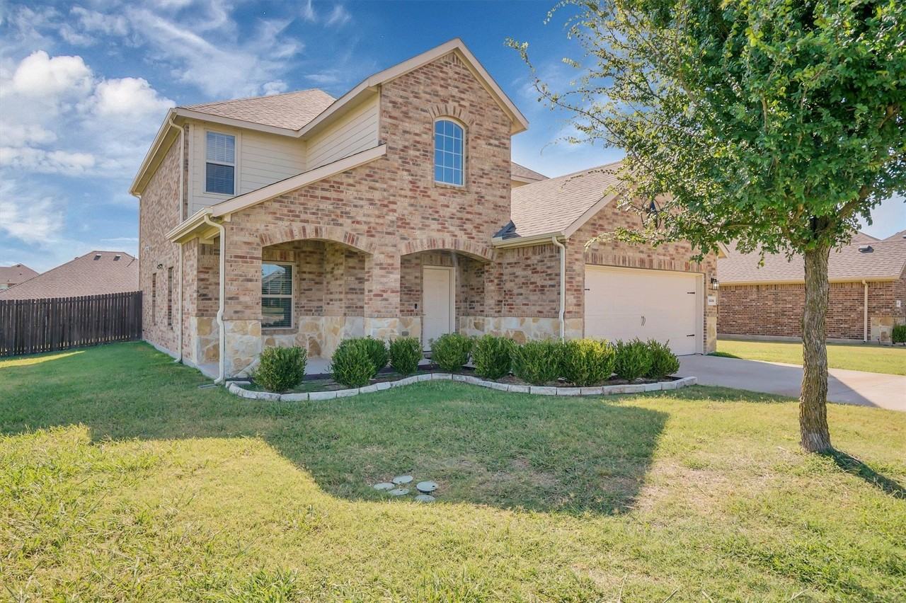 1535 Meadowlake Dr - Photo 3 of 36