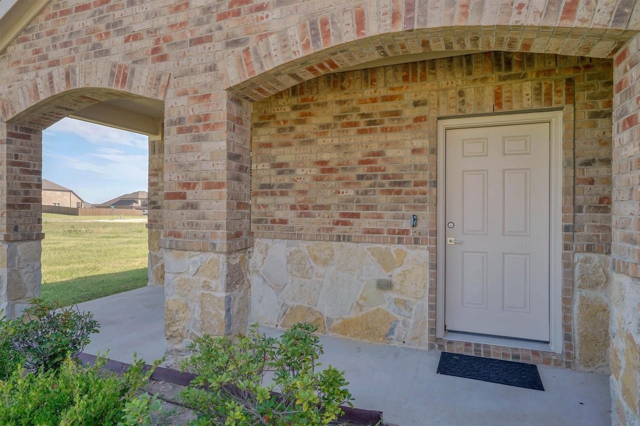 1535 Meadowlake Dr - Photo 4 of 36