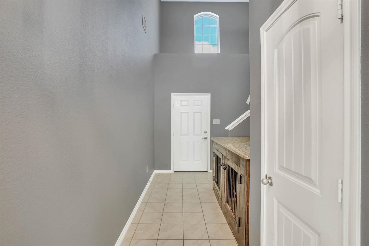 1535 Meadowlake Dr - Photo 5 of 36