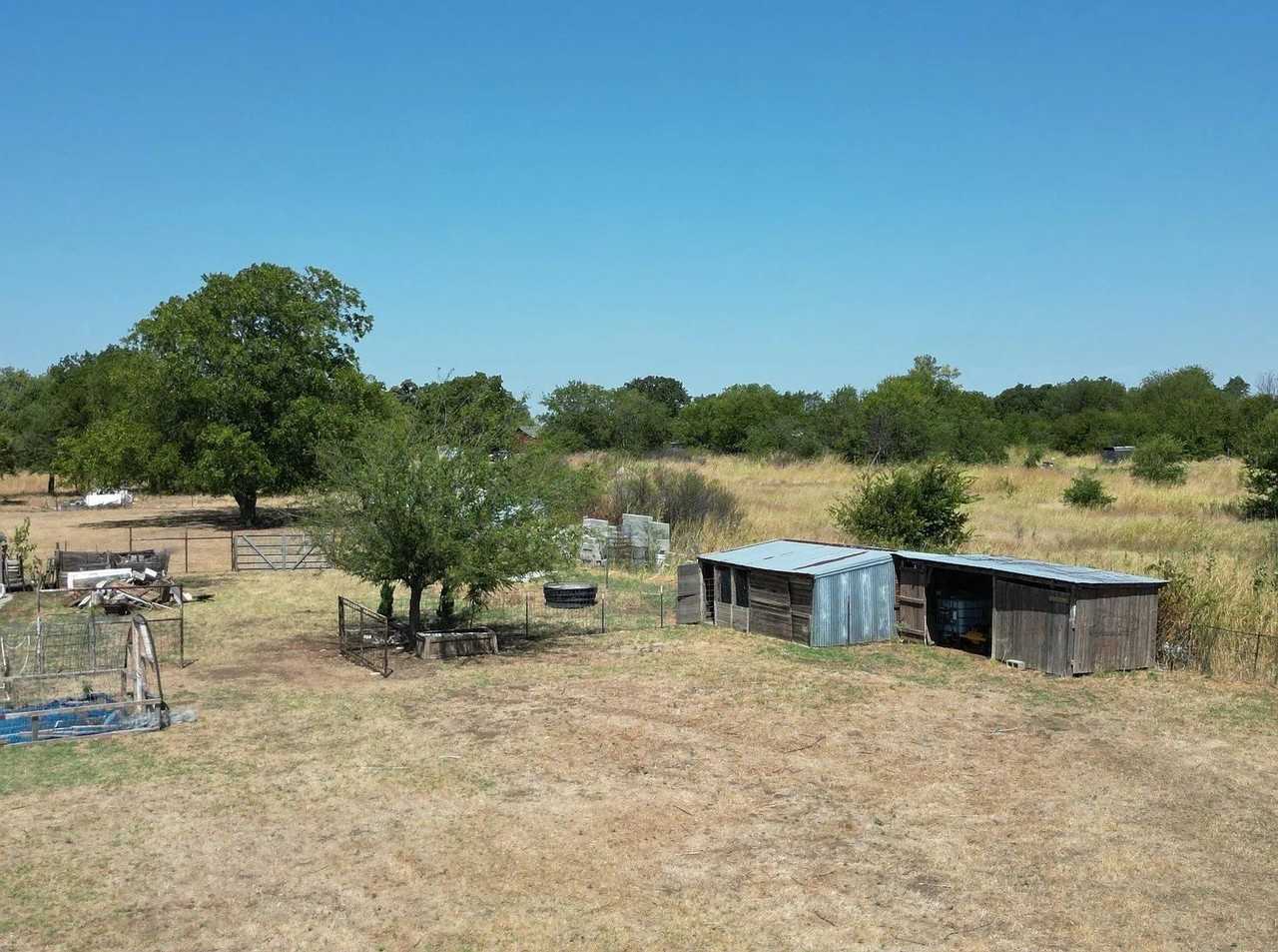 9405 E Fm 174 - Photo 4 of 32