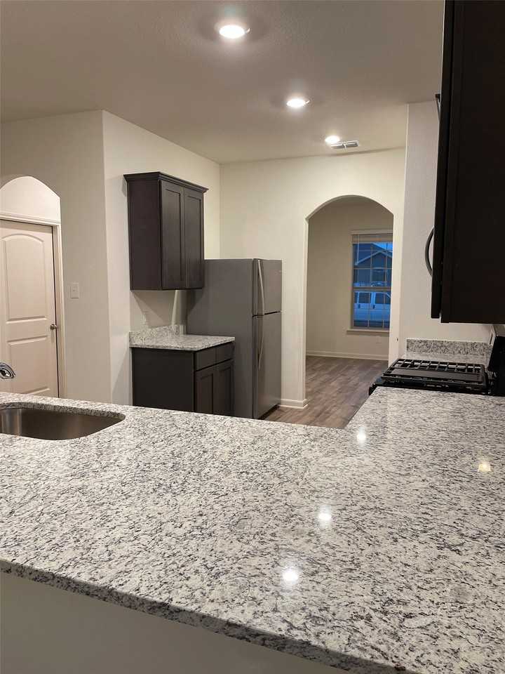 1819 Fergus Dr - Photo 5 of 8