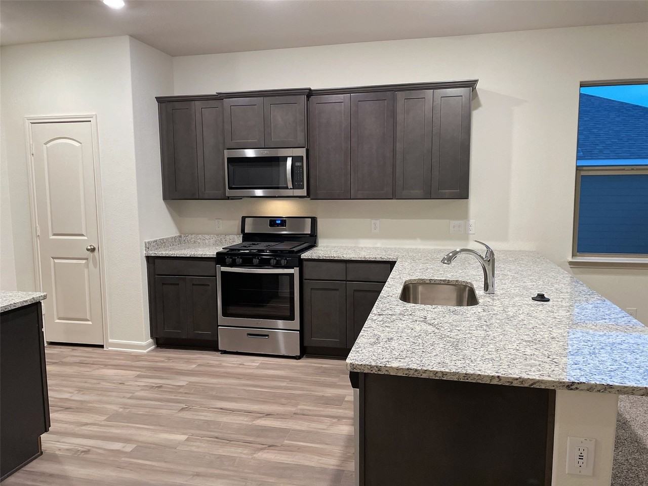 1819 Fergus Dr - Photo 6 of 8