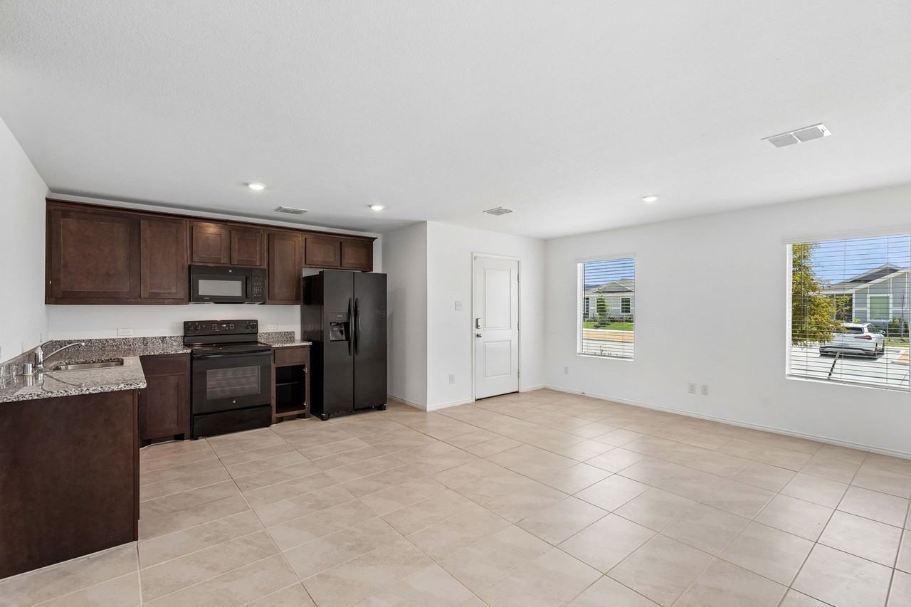 136 Thresher Ln - Photo 2 of 10
