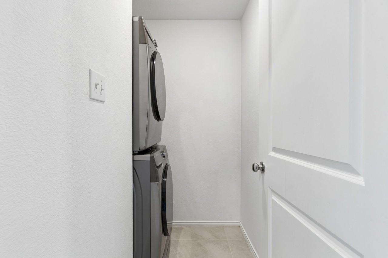 136 Thresher Ln - Photo 4 of 10