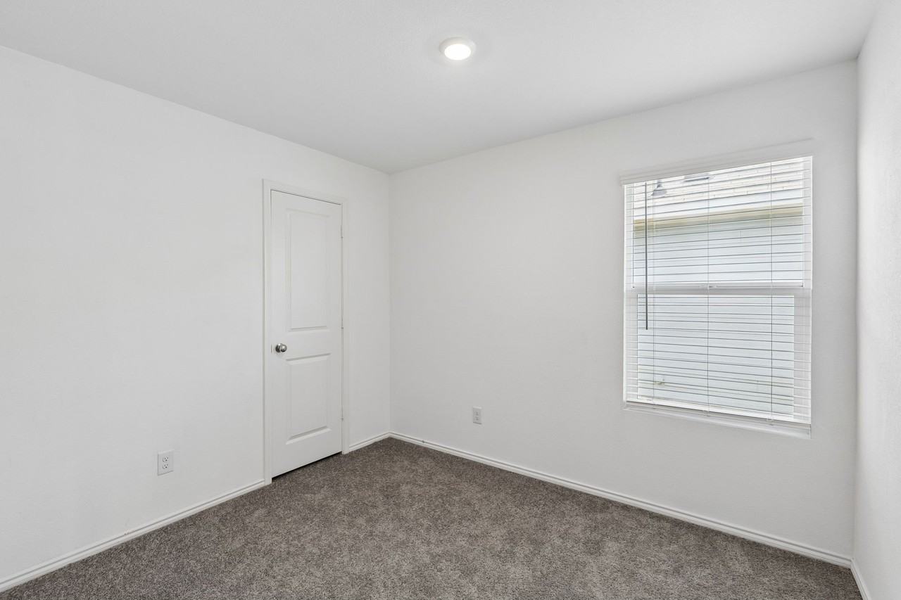136 Thresher Ln - Photo 5 of 10