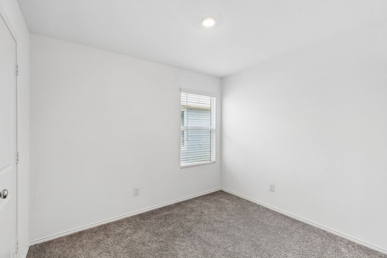 136 Thresher Ln - Photo 7 of 10